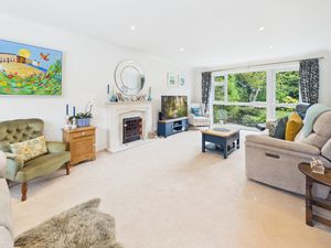 LOUNGE- click for photo gallery
